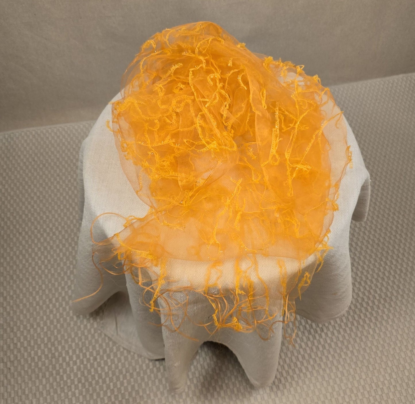 Vintage-Organza-Schal in leuchtendem Orange mit Fransenstruktur