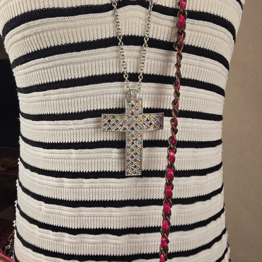 Statementkette mit pastellfarbenen Kreuzanhänger – Vintage Schmuckstück