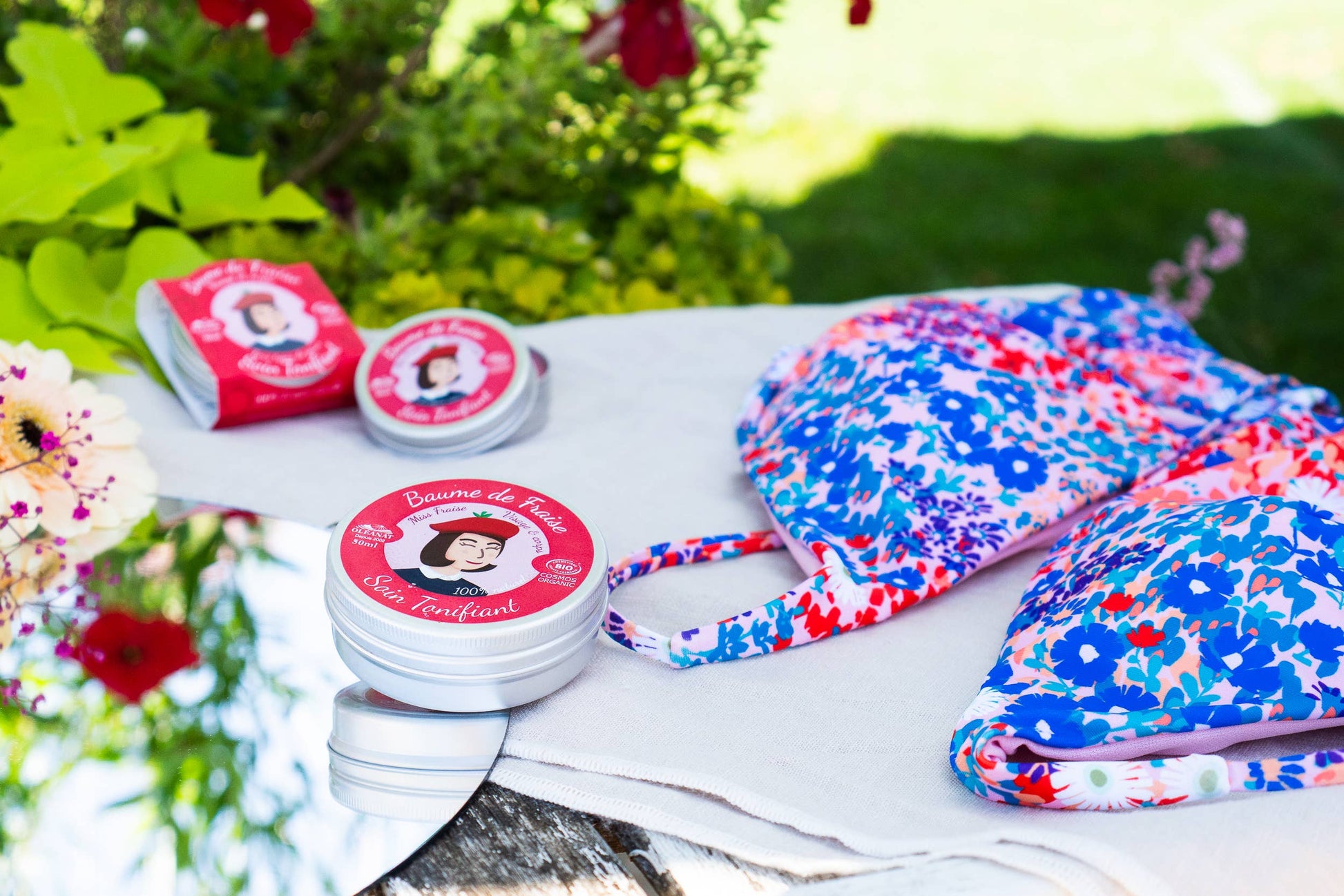 Bio Erdbeerbalsam von Oléanat in der Anwendung – fruchtige Pflege für Lippen & Haut