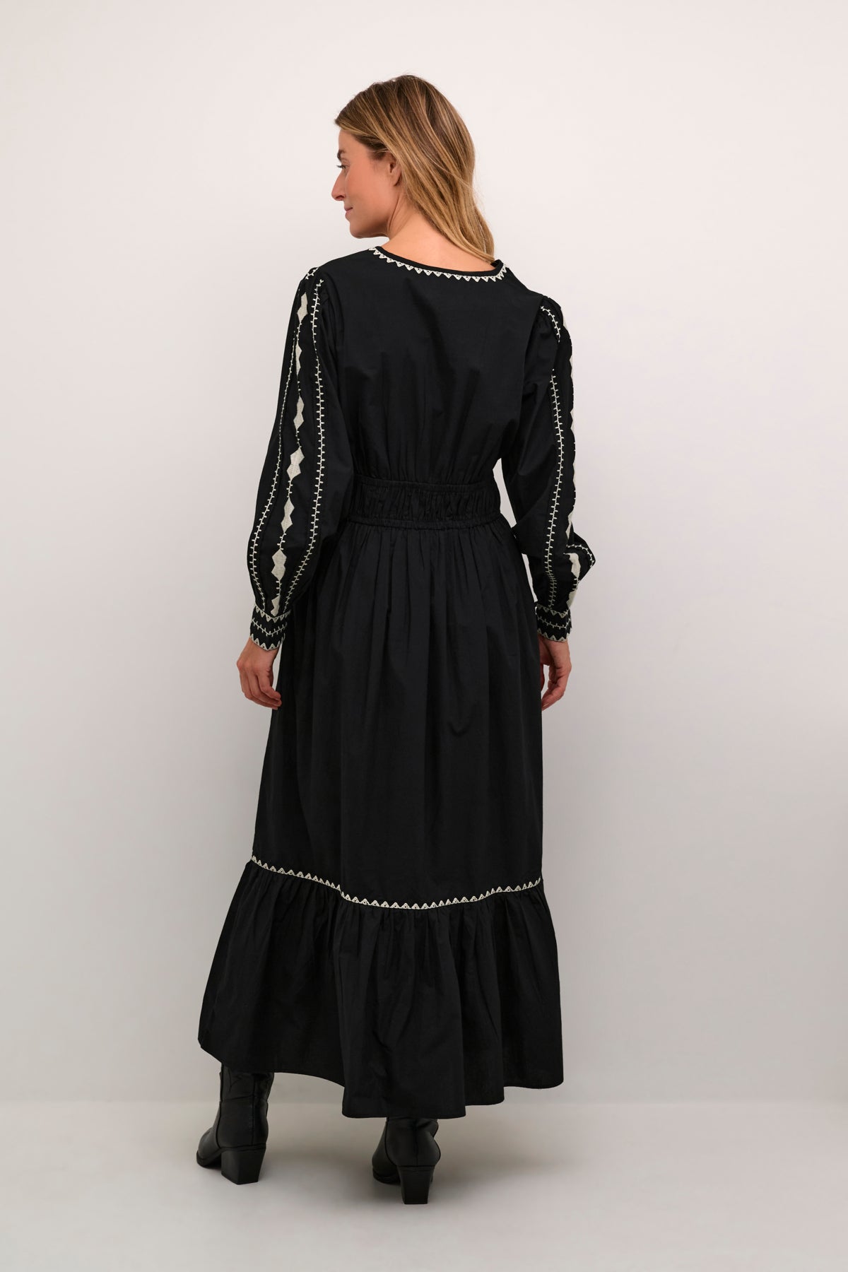 creamcrgwendress3