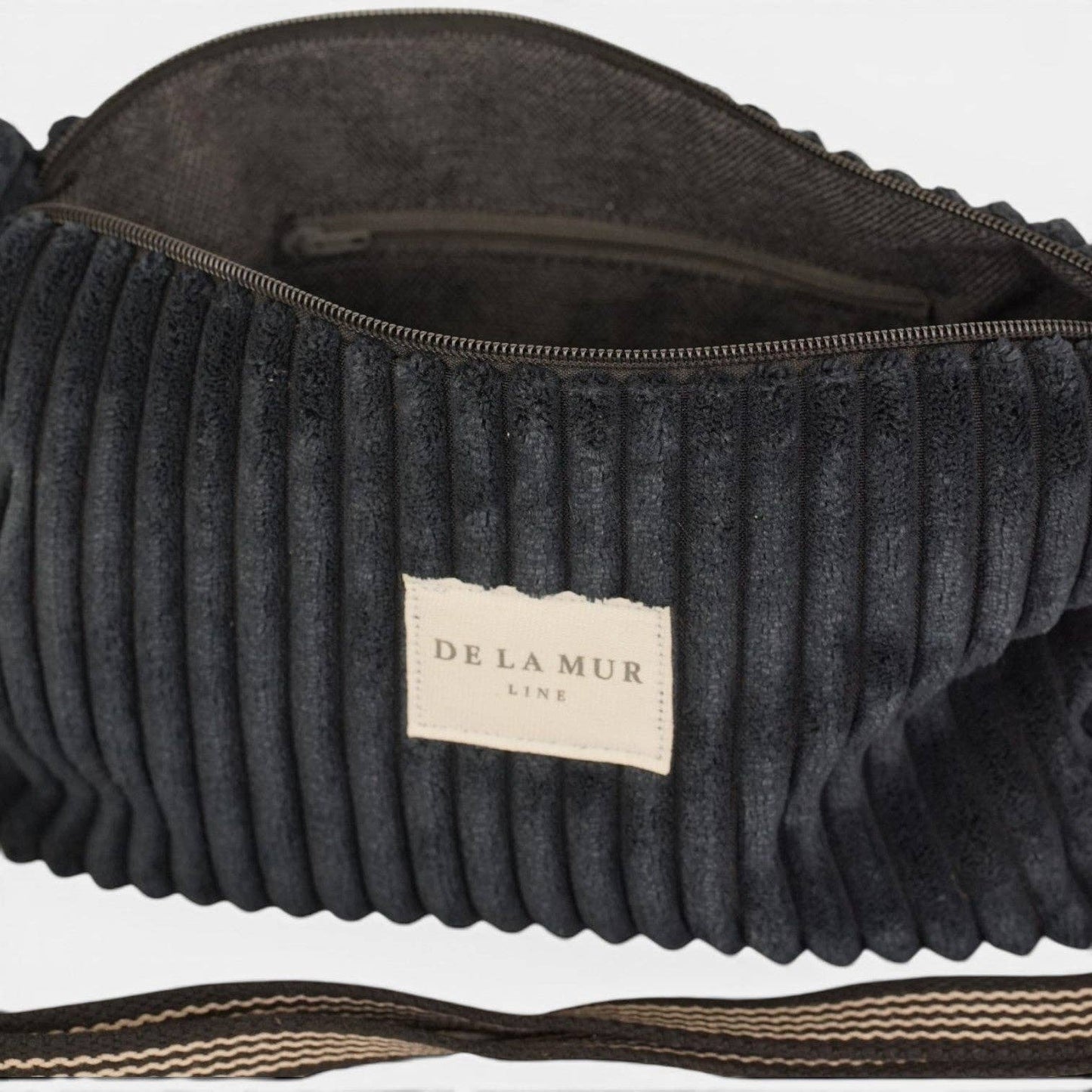 De La Mur Curly Clutch in Schwarz