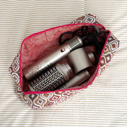 Gefütterte De La Mur Kosmetiktasche Ronda mit Stylinggeräten