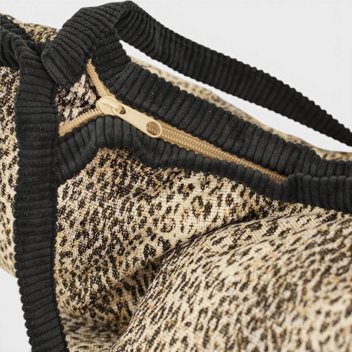 De La Mur Leo Paspeltasche aus Leoparden-Jacquard