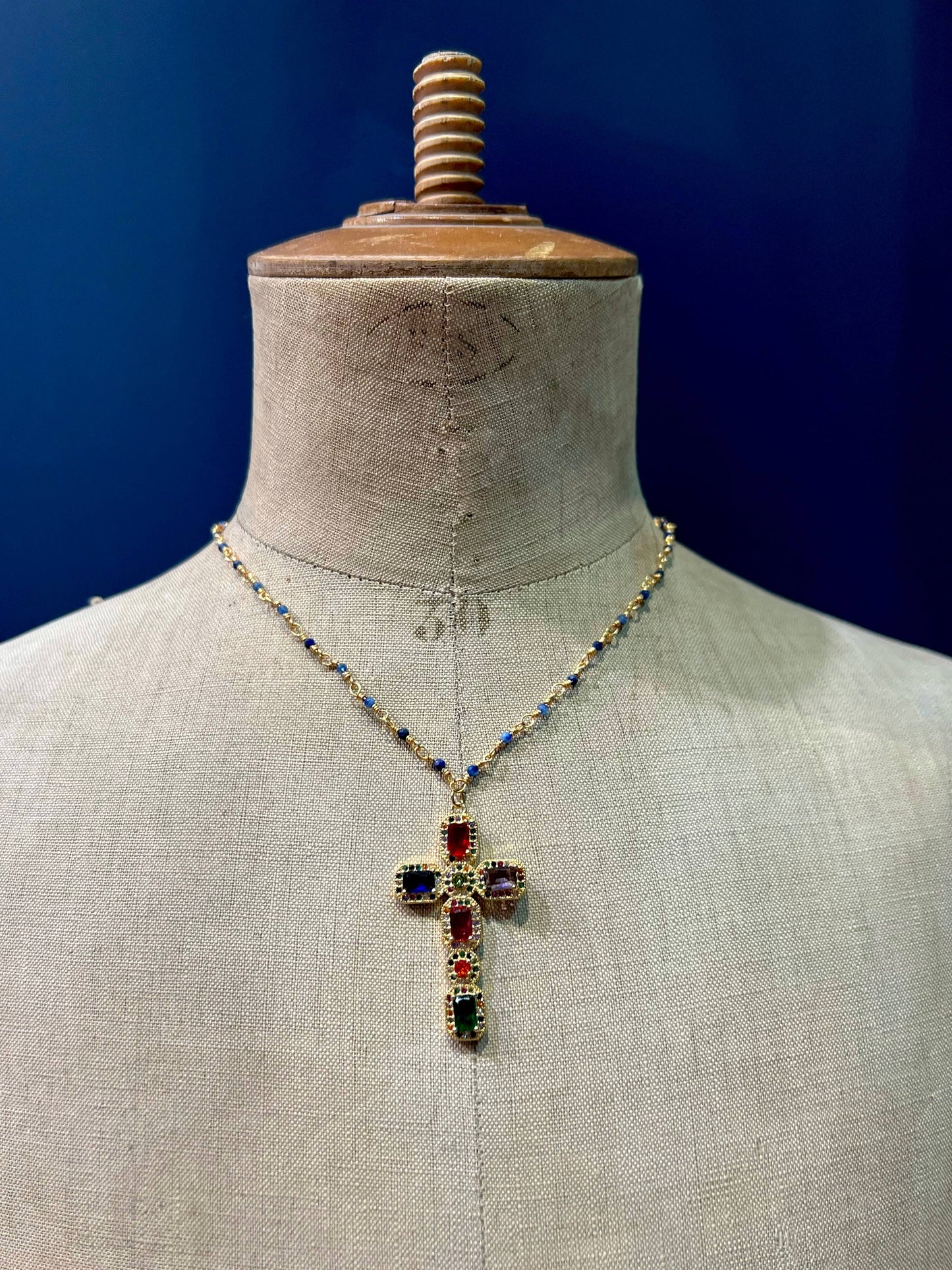 halskette mit kreuzanhänger