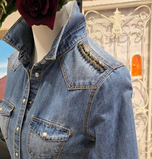 jeansblusemitstachelapplikationen_4