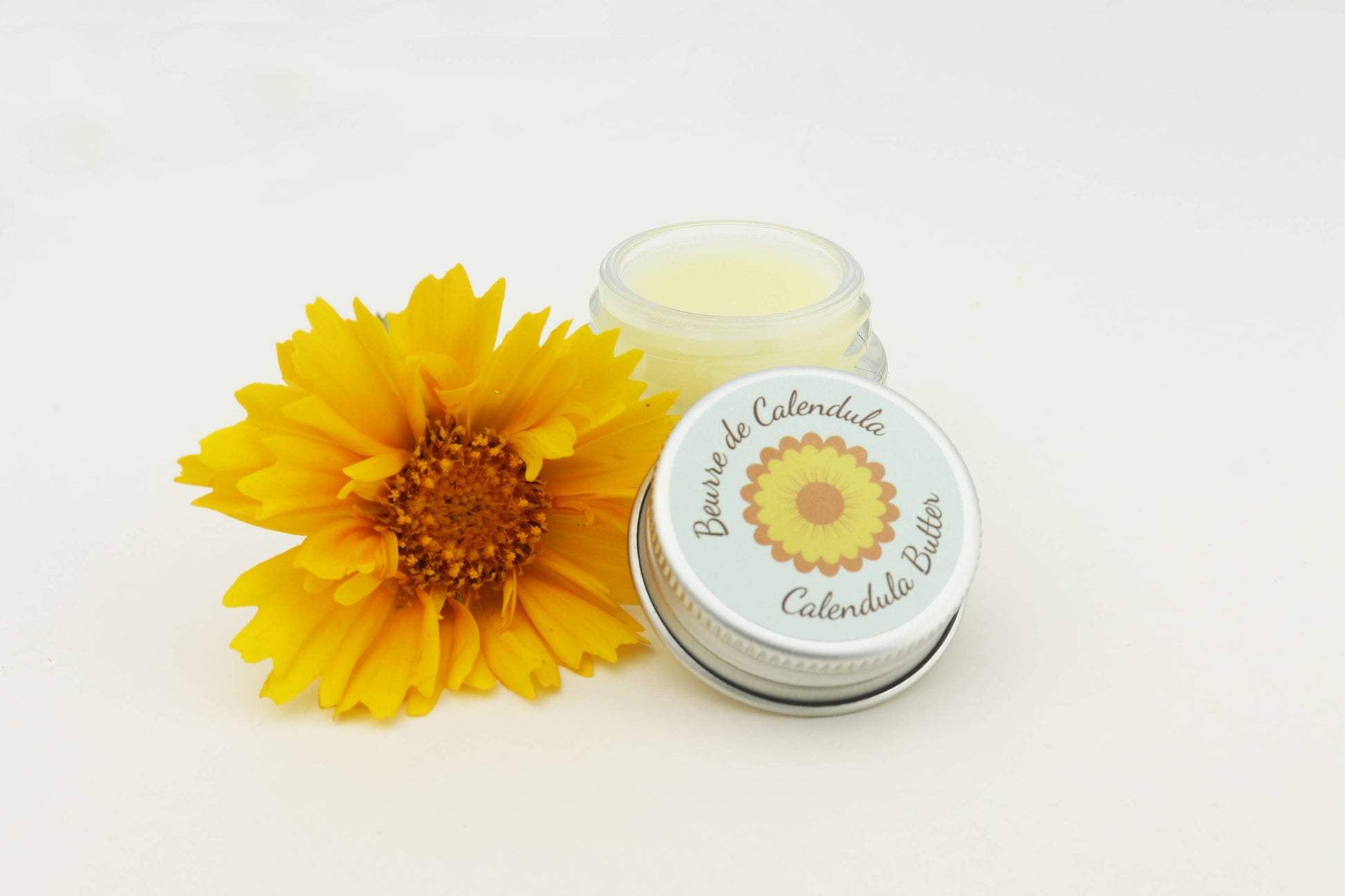 bio-Balsam Set von Oléanat in Anwendung – natürliche Pflege für Gesicht und Körper