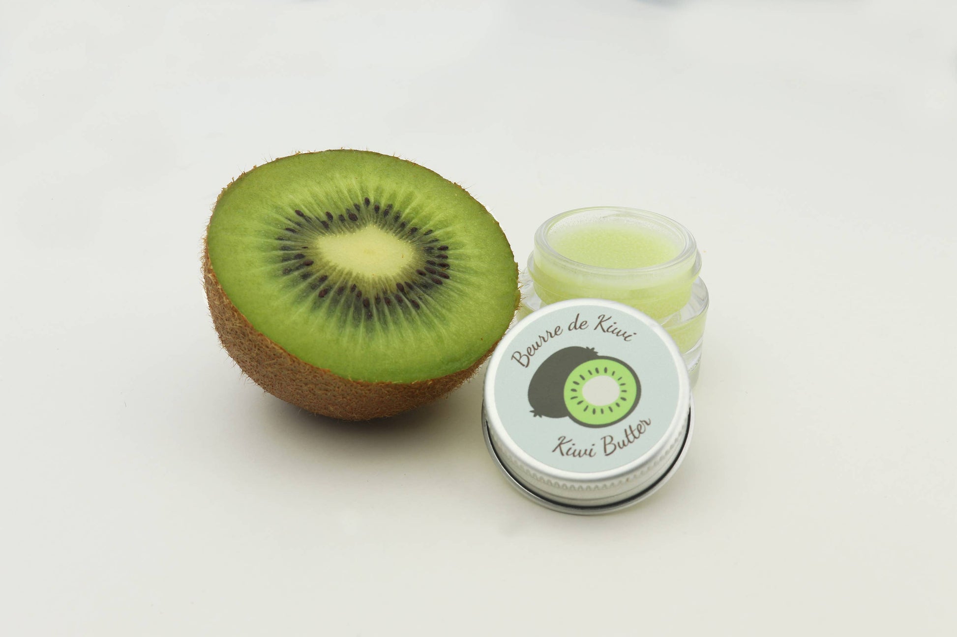 io-Balsam Set von Oléanat in Anwendung – natürliche Pflege für Gesicht und Körper