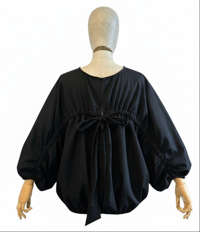 Schwarze Oversize-Bluse mit Schleife am Rücken
