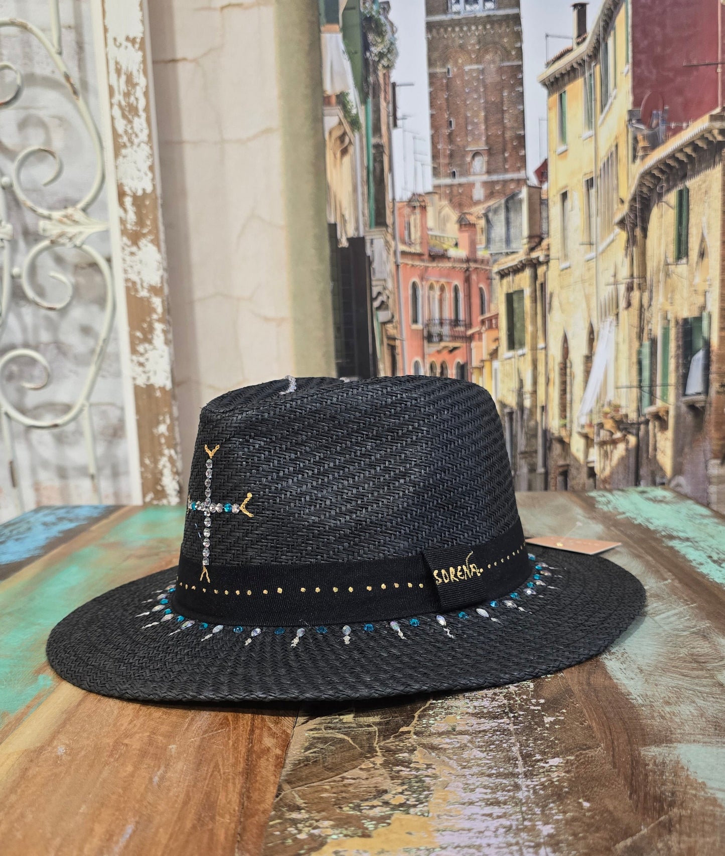 sorena hat cross1