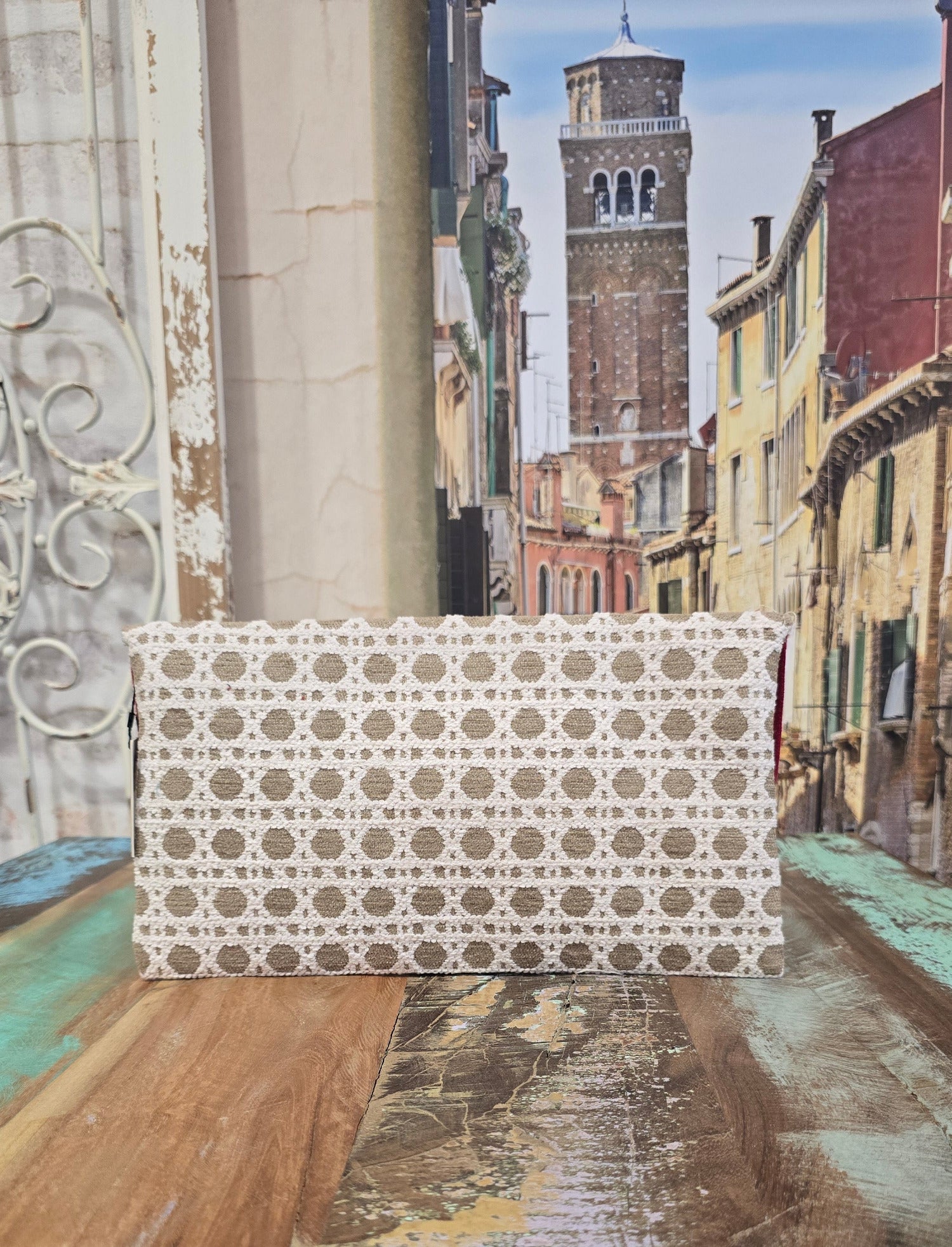 sorenaclutchharitespanarea_1