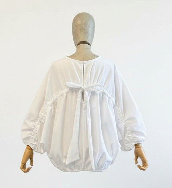 Weiße Oversize-Bluse mit Schleife am Rücken