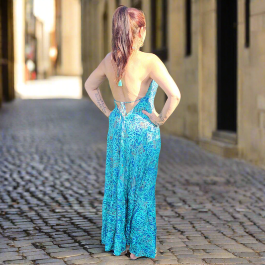 Y Why ? Seidenkleid aus Seidenmischung mit Rückenausschnitt und verstellbaren Bindebändern in sommerlicher Farbgebung