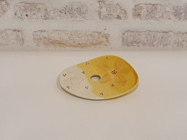 geppetto-keramik-seifenschale-gelb-vorne-