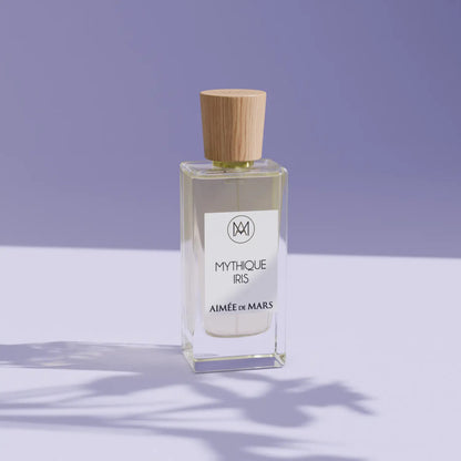 Aimée de Mars Mythique Iris 30 ml Flakon vor hellem Hintergrund – natürliches Eau de Parfum mit pudriger Irisnote