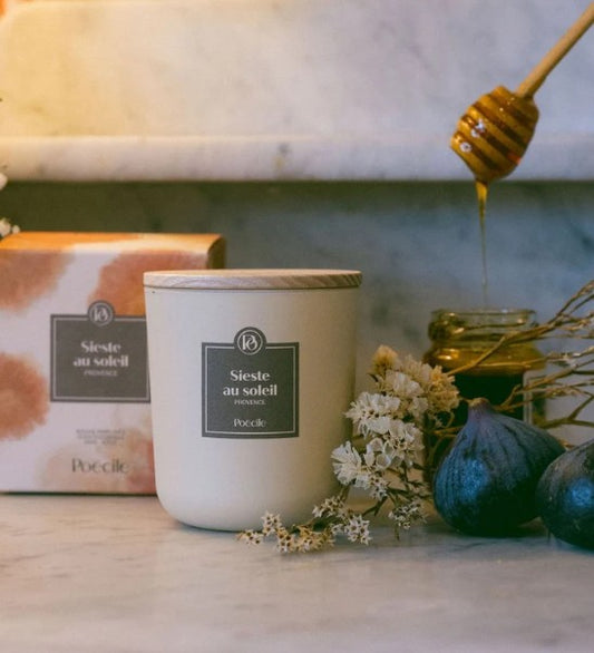 Poécile Sieste au soleil Duftkerze 190 g mit Lavendelhonig, Feige und Wildblüten – Provence inspiriert