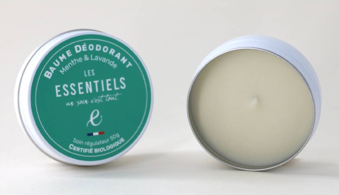 Fester Deobalm Pfefferminze und Lavendel von Les Essentiels in geöffneter Aluminiumdose