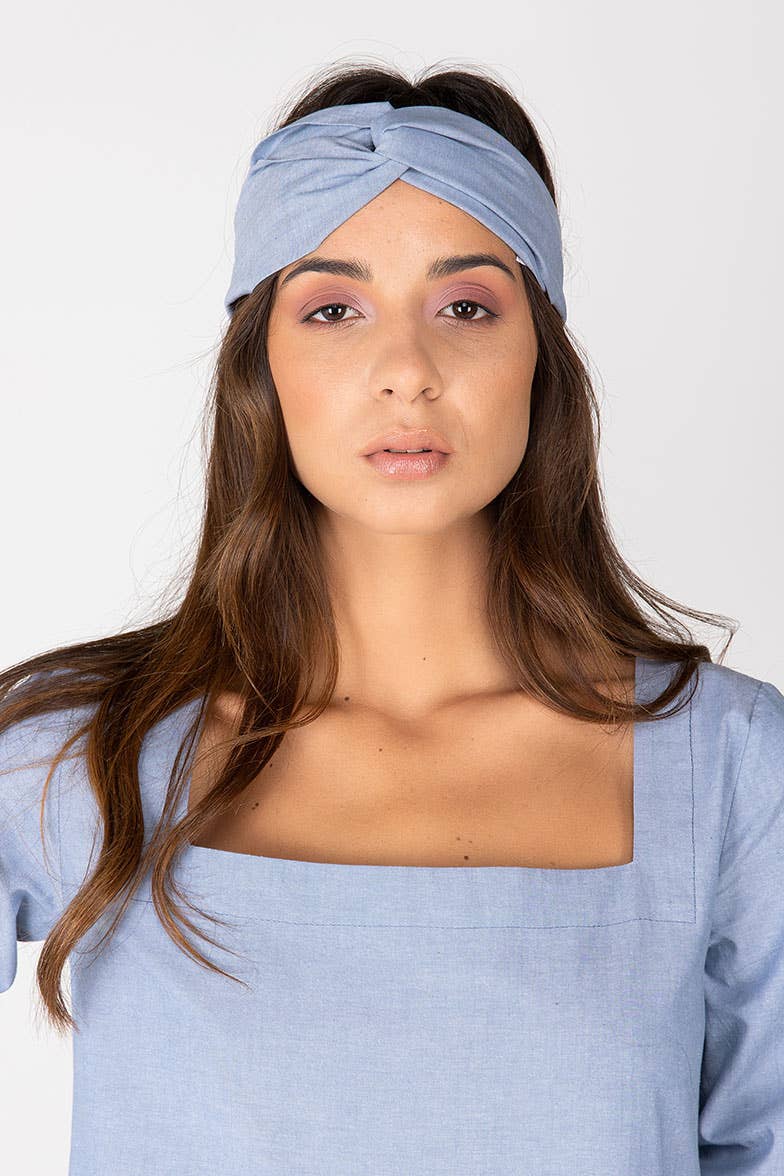 Detailaufnahme der Öko-Tex zertifizierten Baumwolle des Sommerkleids