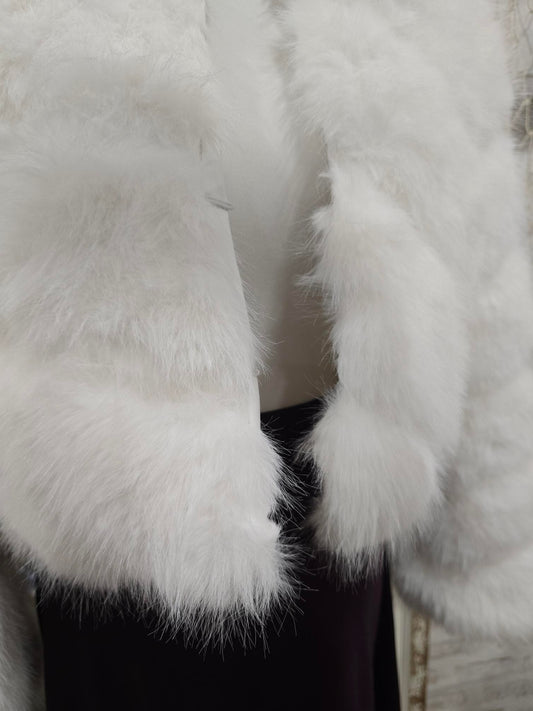 Detailansicht des Kunstfells – weich, dicht und hochwertig verarbeitet.