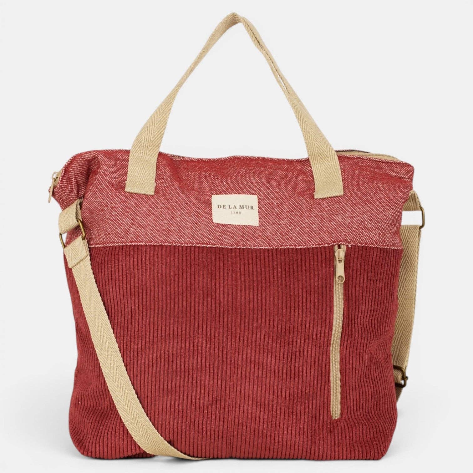 Große bordeauxrote De La Mur Arde Schultertasche aus Cord mit beigen Henkeln, verstellbarem Gurt und Reißverschlusstasche außen.