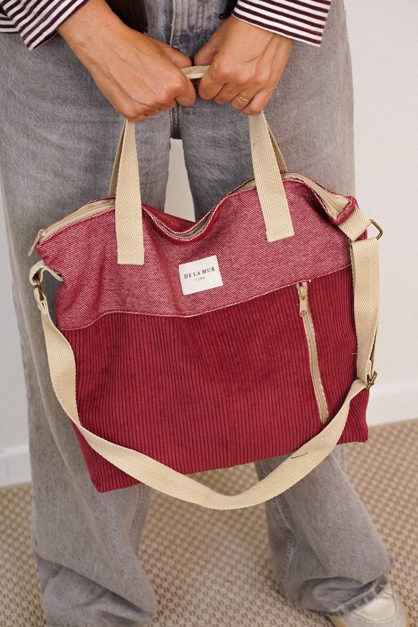 De La Mur Arde große Cord Schultertasche in Bordeaux