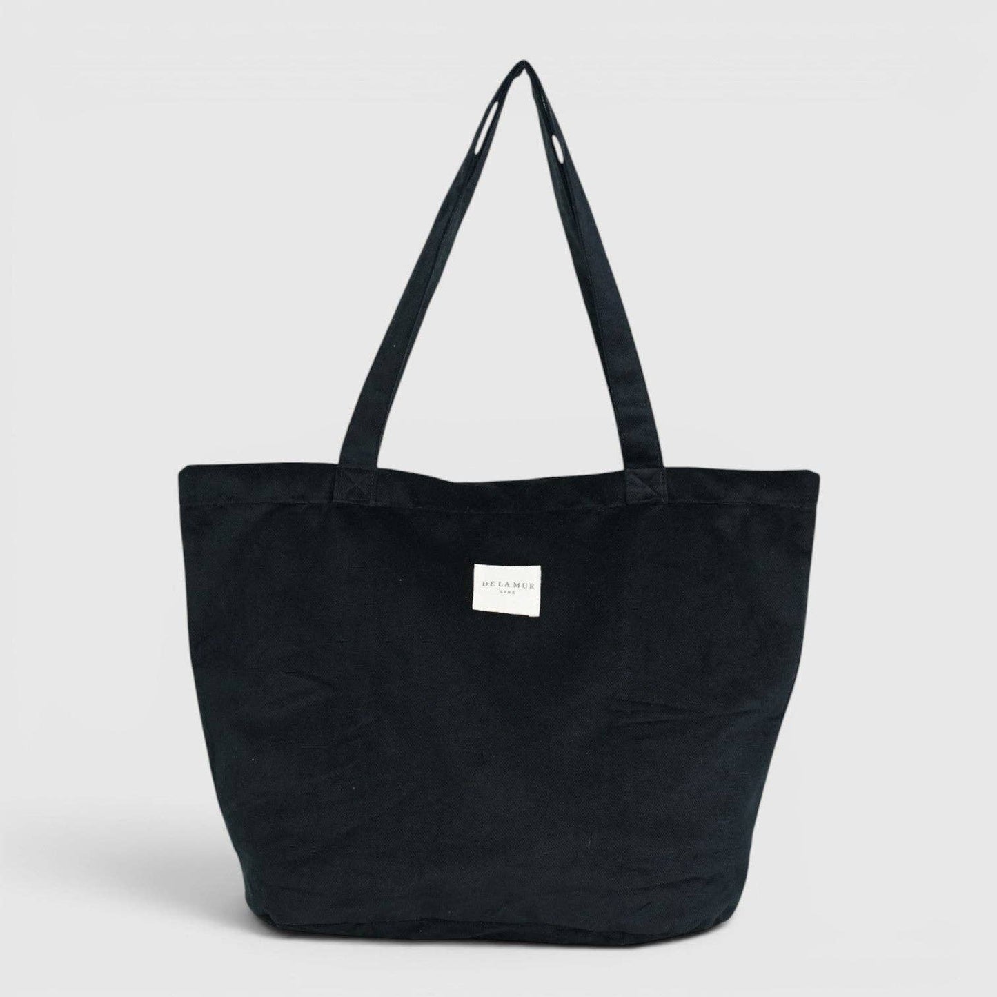 Großer schwarzer De La Mur Aza Shopper aus Samt mit langen Schulterhenkeln und Reißverschluss.