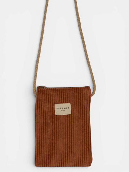 De La Mur Barro Handytasche aus terrakottafarbenem Cord mit langem beigem Trageband
