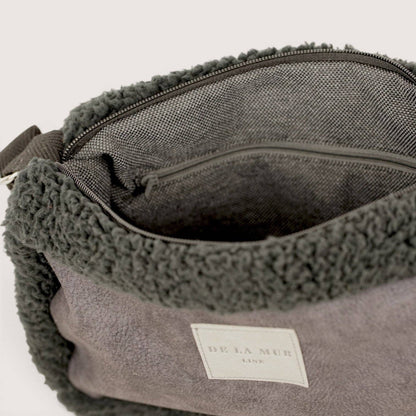 De La Mur Cene Double-Face-Schultertasche mit Teddyfell