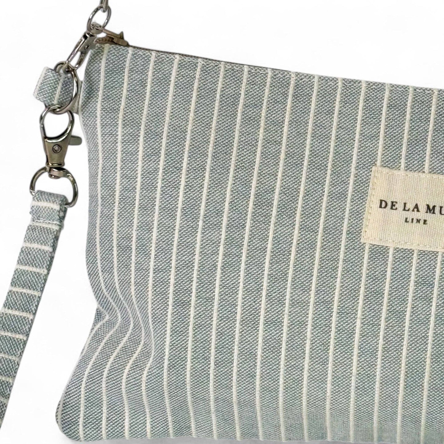 De La Mur Clutch City Tasche mit Streifenmuster, Detail der silberfarbenen Kette