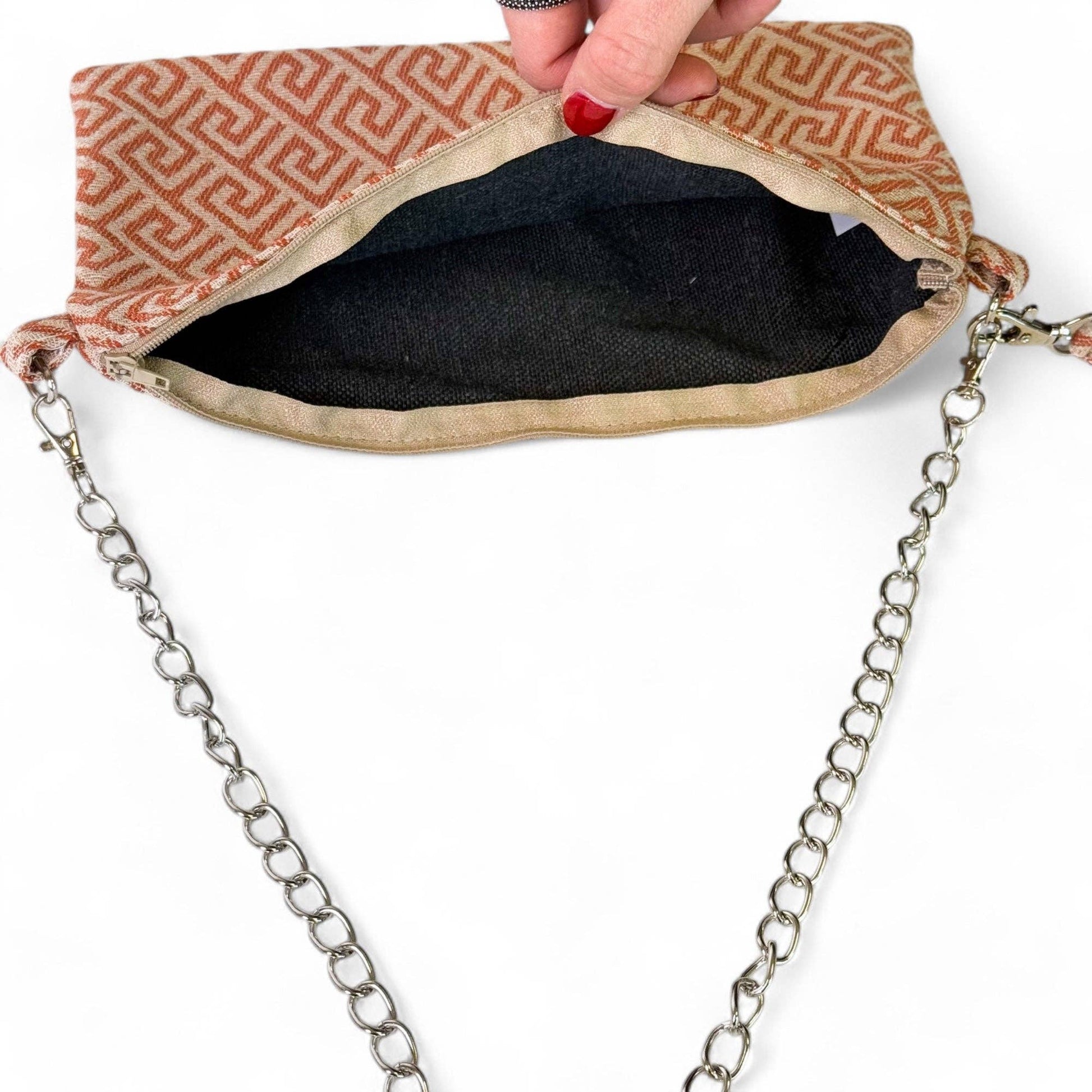 Innenansicht der De La Mur Clutch Grec Tasche mit Reißverschluss