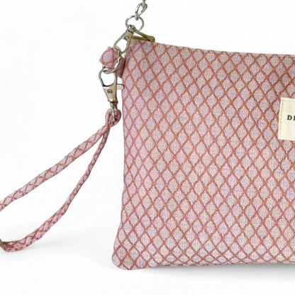 De La Mur Clutch Koma Tasche, Detailaufnahme der strukturierten Oberfläche