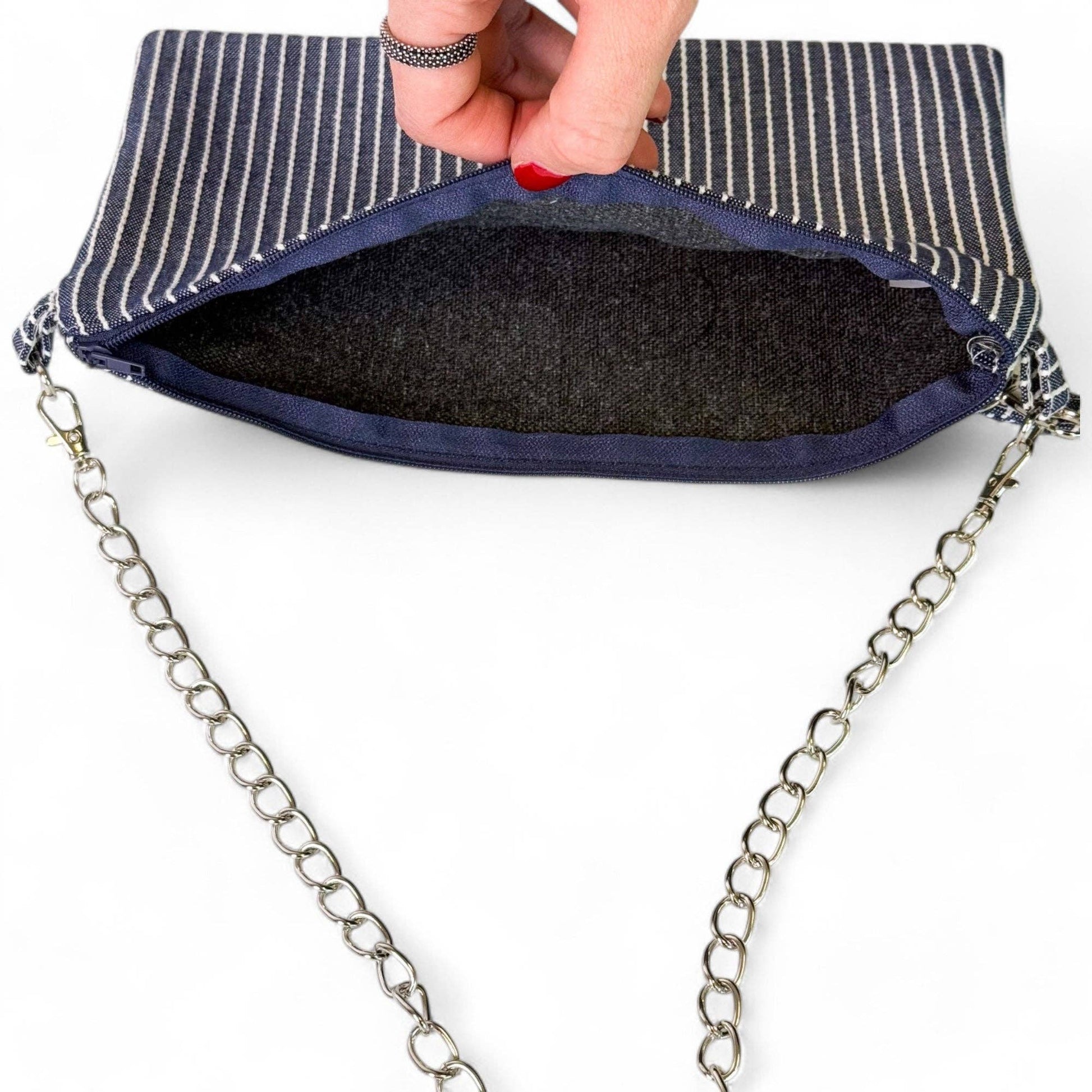 Innenansicht der De La Mur Clutch Paola Tasche mit Reißverschluss