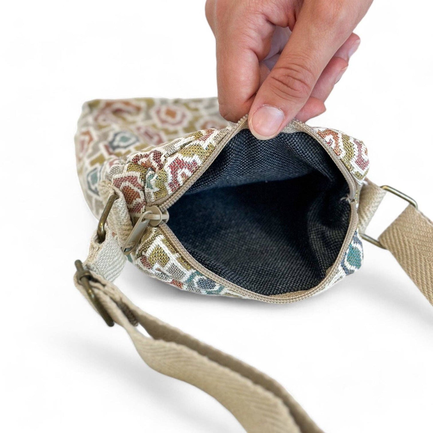 Innenansicht der De La Mur Crossbody Tasche Fine Pocket mit Reißverschluss