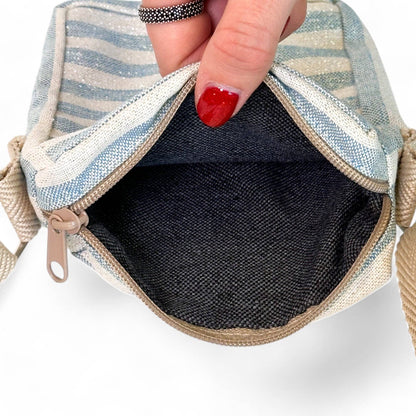 Innenansicht der De La Mur Crossbody Tasche Lur mit Reißverschluss