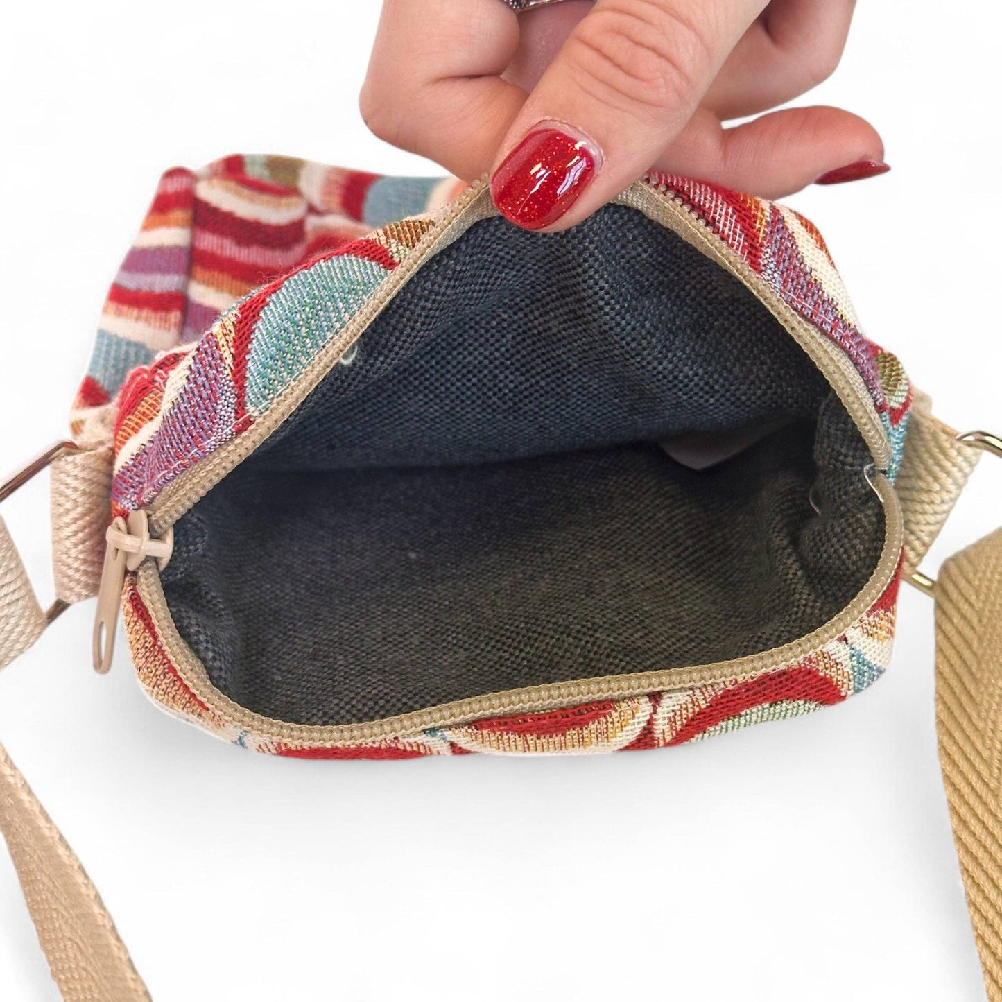 Innenansicht der De La Mur Crossbody Tasche Queen mit Reißverschluss