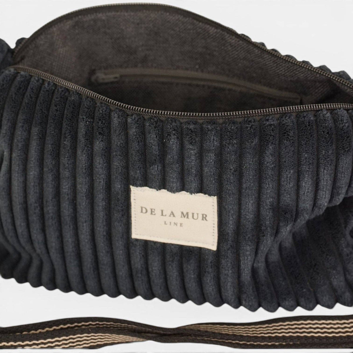 De La Mur Curly Clutch in Schwarz