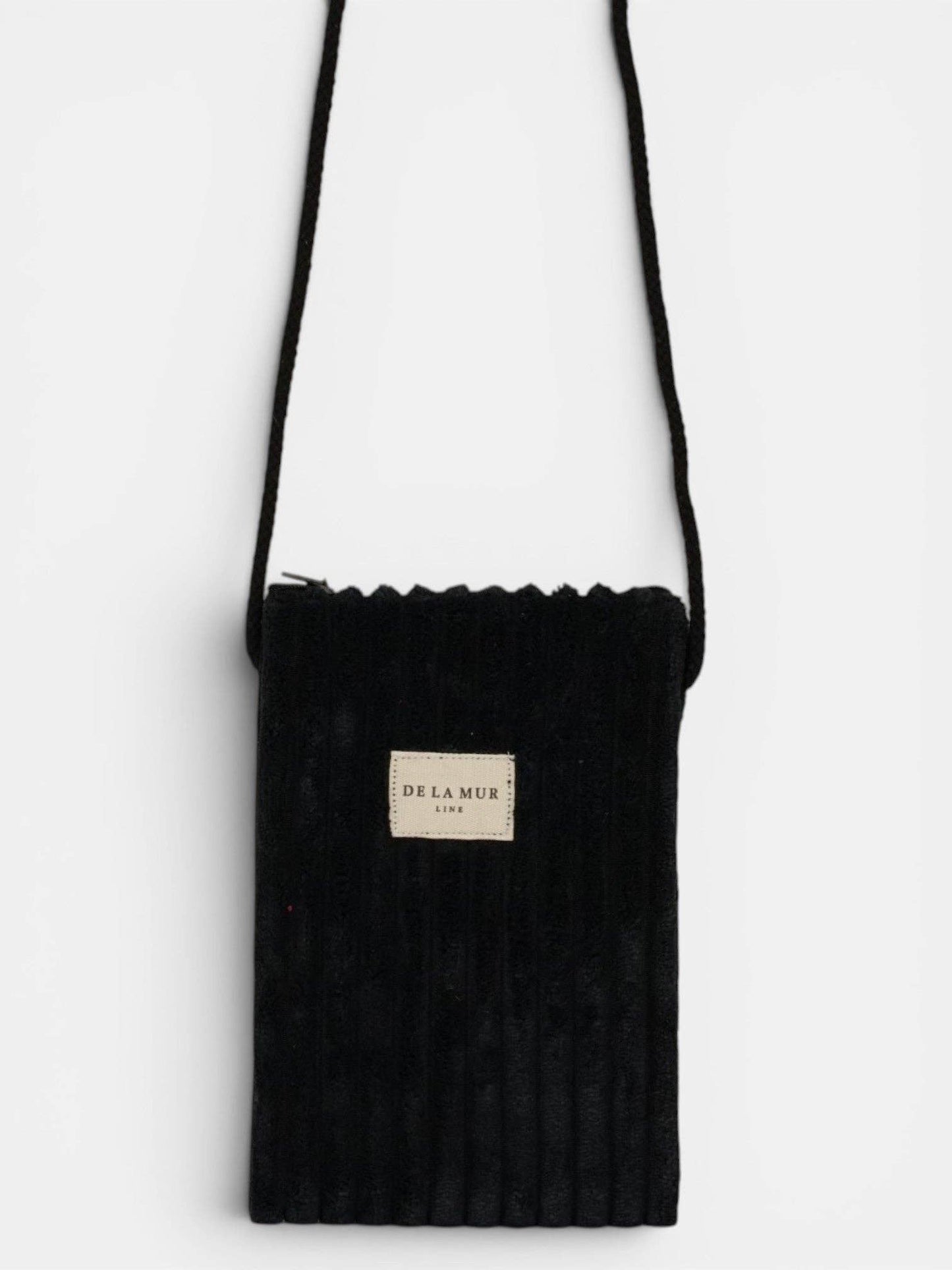 De La Mur Curly Handytasche aus schwarzem Breitcord mit langem schwarzem Trageband
