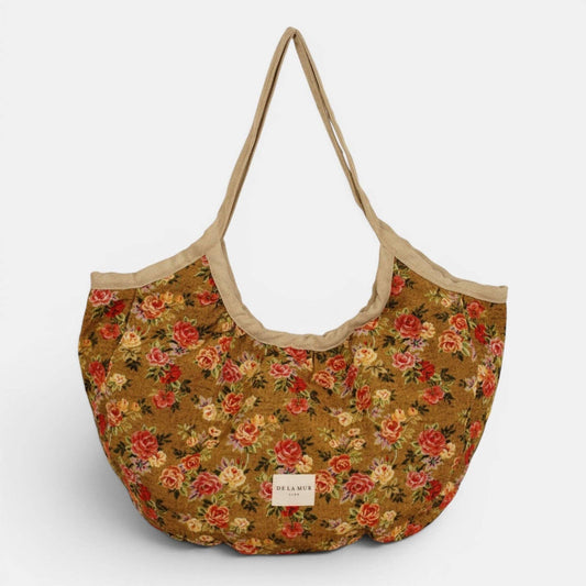 De La Mur Esme Shopper mit rotem und gelbem Blumenmuster auf senfgelbem Grund, beiger Paspel und Schulterhenkeln