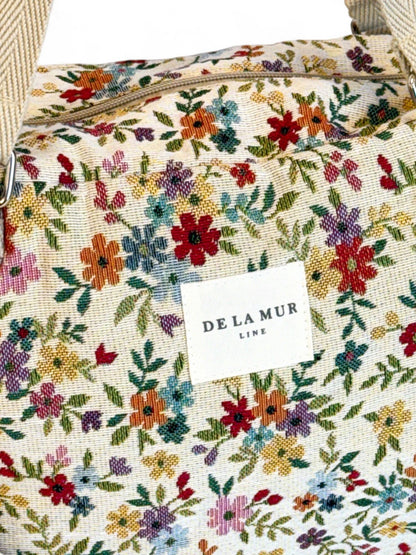 De La Mur Jacquardtasche mit Blumenmuster in Beige, Markenlogo sichtbar