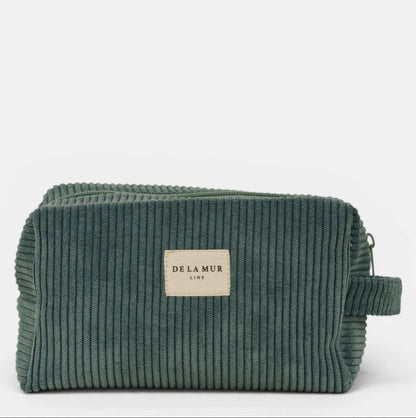 Mittelgroße Kosmetiktasche Jade von De La Mur aus blaugrünem Cord mit seitlichem Tragegriff
