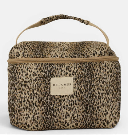 Große quadratische De La Mur Leo Kosmetiktasche aus Leoparden-Jacquard mit Tragegriff