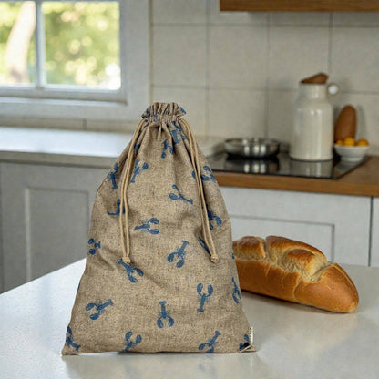 Großer Brotbeutel Lob von De La Mur mit blauen Hummern auf naturfarbenem Stoff und Kordelzug 