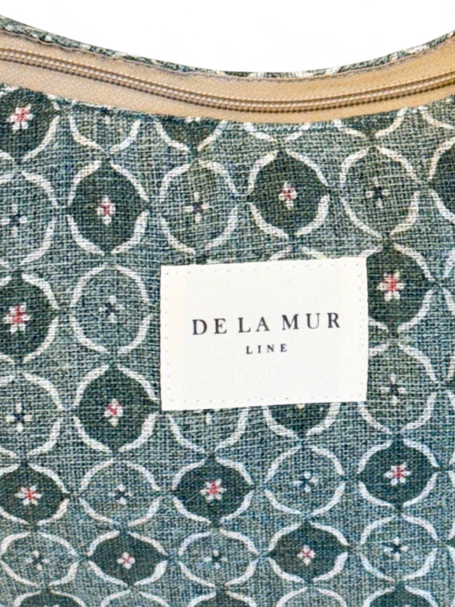 De La Mur Luna Ariel Tasche mit geometrischem Muster in Grüntönen, Markenlogo sichtbar
