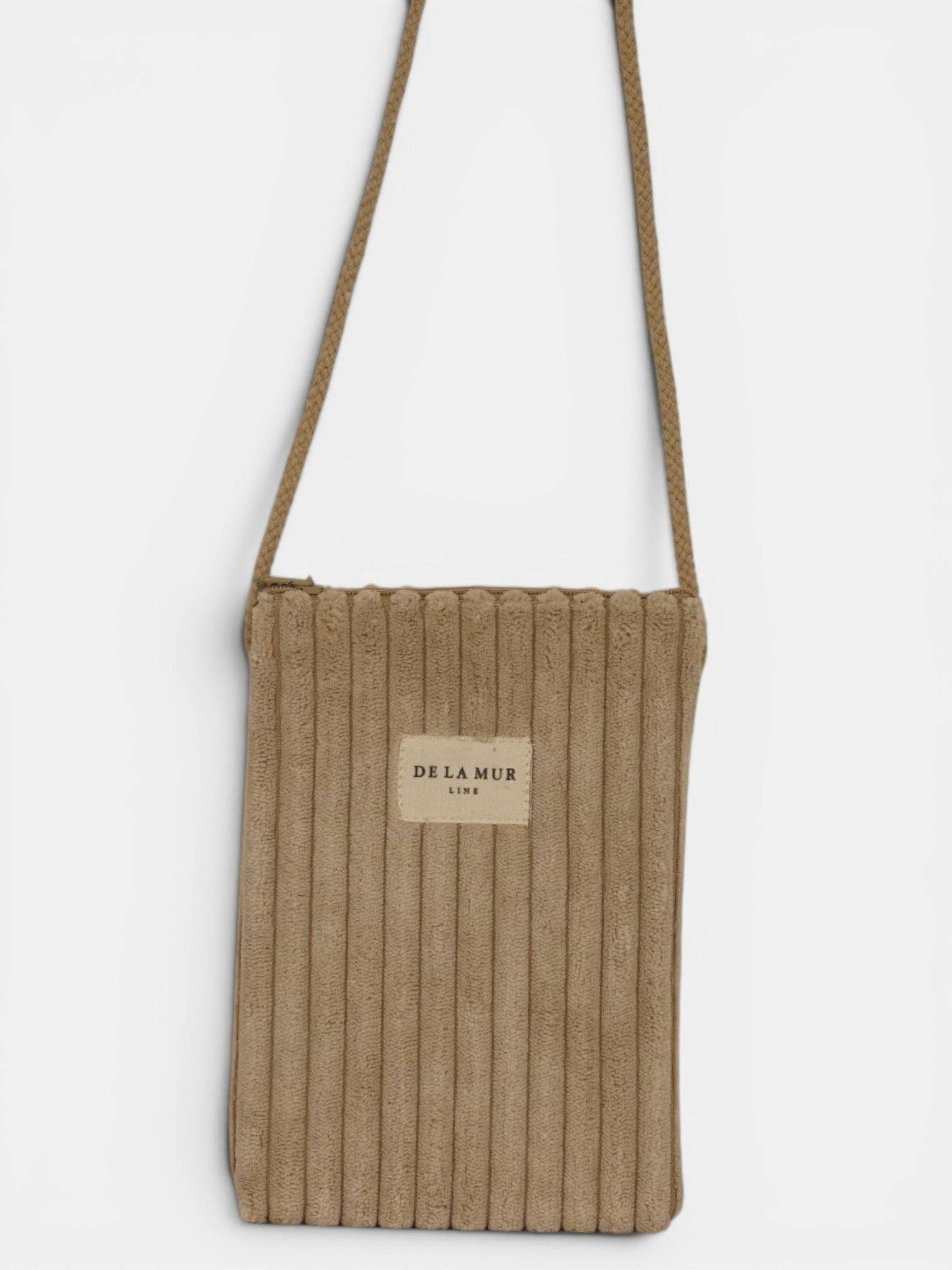 Kleine De La Mur Mokka Handytasche aus beigem Cord mit langer naturfarbener Tragekordel
