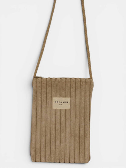 Kleine De La Mur Mokka Handytasche aus beigem Cord mit langer naturfarbener Tragekordel
