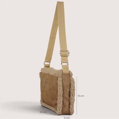 De La Mur Noce Double-Face-Schultertasche mit beigem Teddyfell