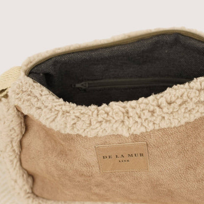 De La Mur Noce Double-Face-Schultertasche mit beigem Teddyfell