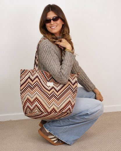 De La Mur Pier großer Shopper mit Zickzackmuster in Braun und Beige