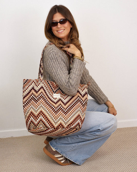 De La Mur Pier großer Shopper mit Zickzackmuster in Braun und Beige