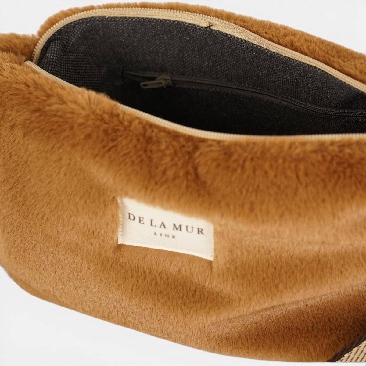 De La Mur Pile Clutch in Braun