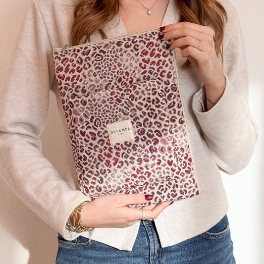 De La Mur Talco Laptop-Hülle 16 Zoll mit Jacquardmuster in Rosa- und Lilatönen